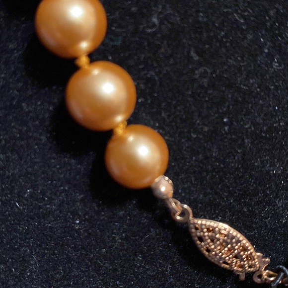 18” Goldtone Ball Necklace, not sure if it’s Metal Balls, or Faux Gold Pearls❤️ - Picture 3 of 4